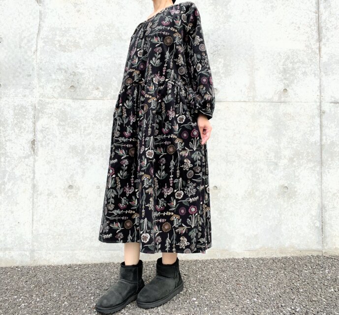 刺繍調の優しい花柄＊コーデュロイ＊大人のナチュラル長袖ワンピース