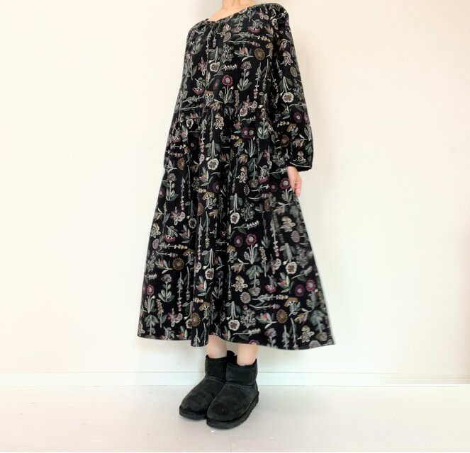 刺繍調の優しい花柄＊コーデュロイ＊大人のナチュラル長袖ワンピース