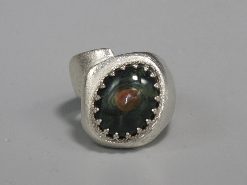 シックな黒と赤