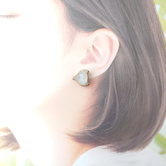 千鳥 螺鈿ピアス(sv) 白蝶貝(白) | iichi 日々の暮らしを心地よくする