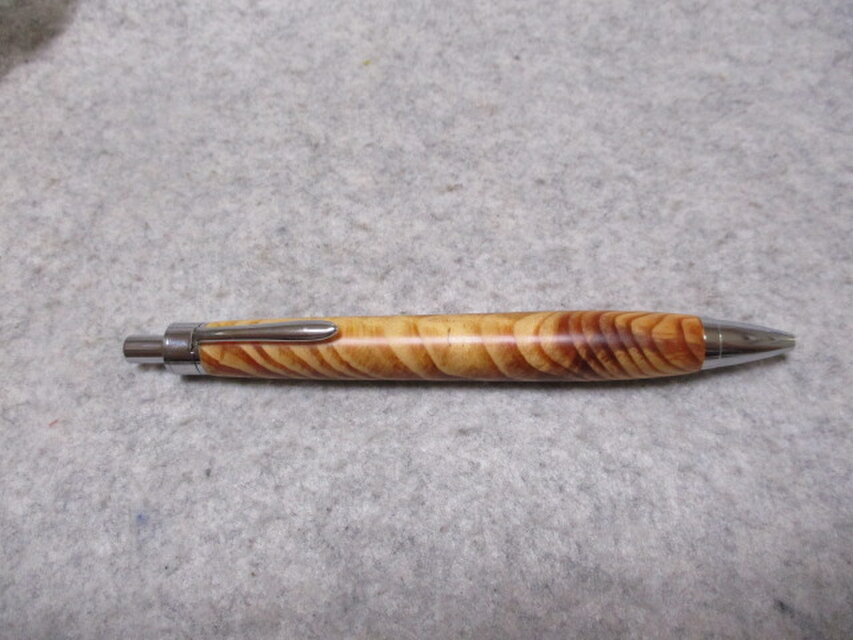 肥松(赤松)ジン　金襴杢　出雲産樹齢250年　蜜蠟ワックス仕上げ　木軸ボールペン