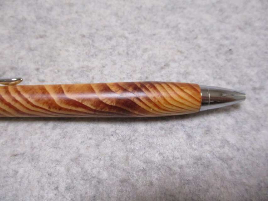 木製ボールペン 肥松　チタン製　「新春セール」 肥松(赤松)ジン 金襴杢 出雲産樹齢250年 蜜蠟ワックス仕上げ 木軸