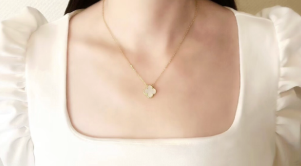 お得セット クローバー ネックレス&ピアス 15mm（マザーオブパール