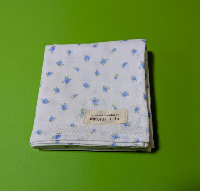 PURE*Wガーゼハンカチ*小バラ柄 ブルー  Natural life 50*50