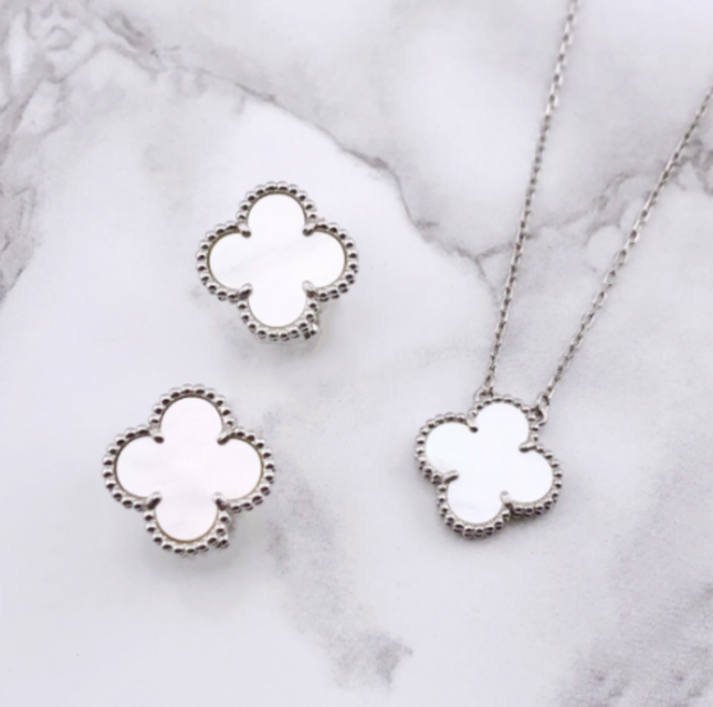 お得セット クローバー ネックレス&ピアス 15mm（マザーオブパール）【高品質！送料無料！当日発送！】