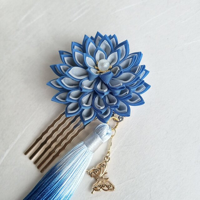 つまみ細工の花と蝶の髪飾り タッセル付き ブルー《浴衣、七五三、成人