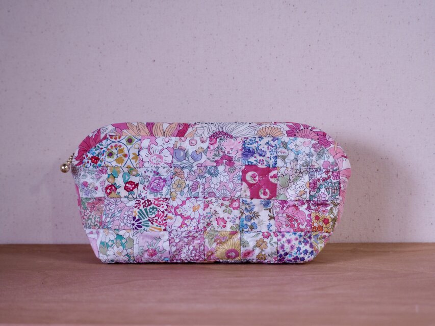 パッチワークキルト　リバティ　ポーチ