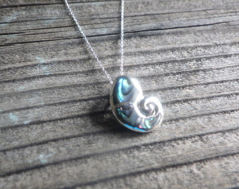 トルコ石、アンティークビーズ、シェル、シルバーのアンティークネックレス☆ トルコ石、アンティークビーズ、シェル、シルバーのアンティーク