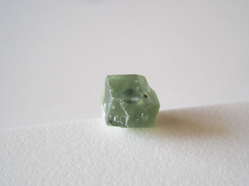 デマントイドガーネットの結晶原石ピアス/Namibia 14kgf  片耳