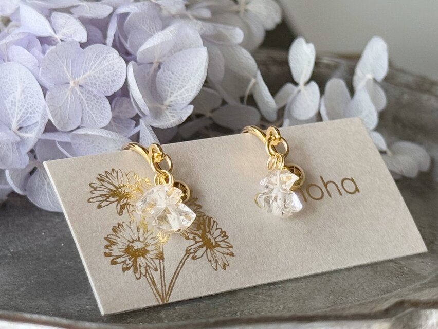 【4月の誕生石】チャンスを運ぶ、光のしずく。ハーキマーダイヤモンド（水晶）ピアス/イヤリング