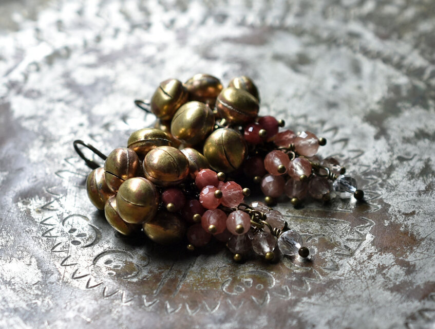 たわわな鈴とのアンデシンの実りのピアス