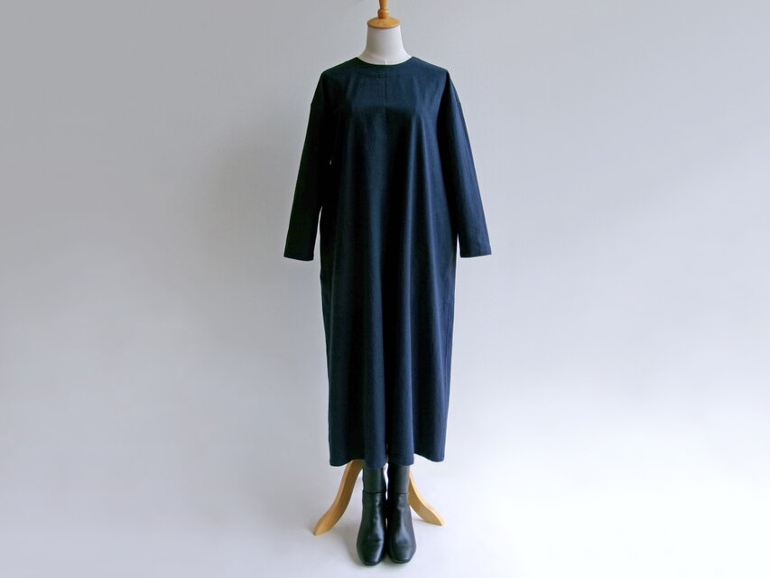 国産綿麻キャンバス（紺色）のシンプルなワンピース【受注製作】