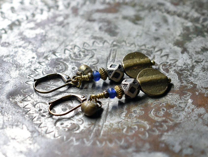 アフガン遊牧民装飾品とインドガラスビーズ のピアス