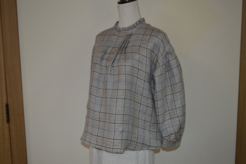 大人可愛い！「フリル襟ふんわりブラウス」