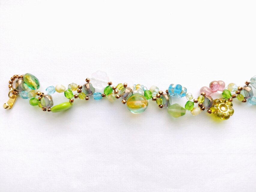 黄緑色ビーズブレスレット 天然石 黄緑色 ビーズブレスレット - メルカリ