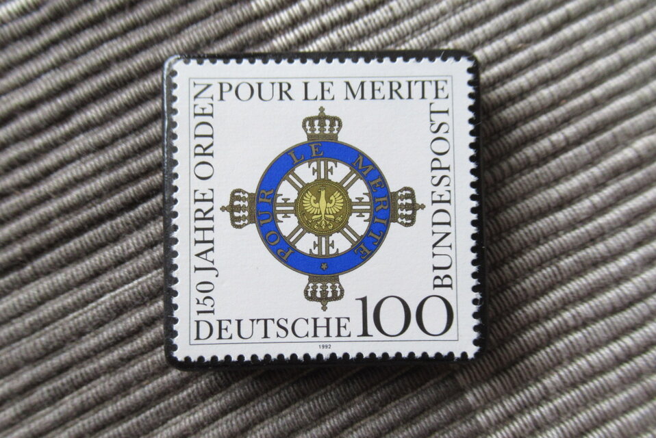 ドイツ 勲章切手ブローチ10549 | iichi 日々の暮らしを心地よく