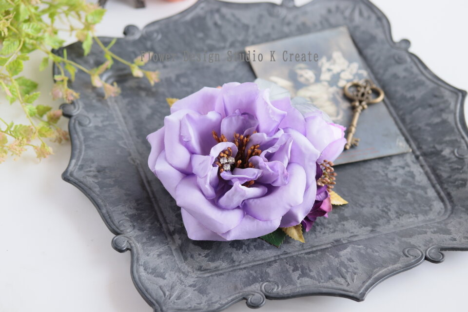 ラベンダー色の大輪の薔薇のヘアクリップ 紫 パープル ラベンダー色