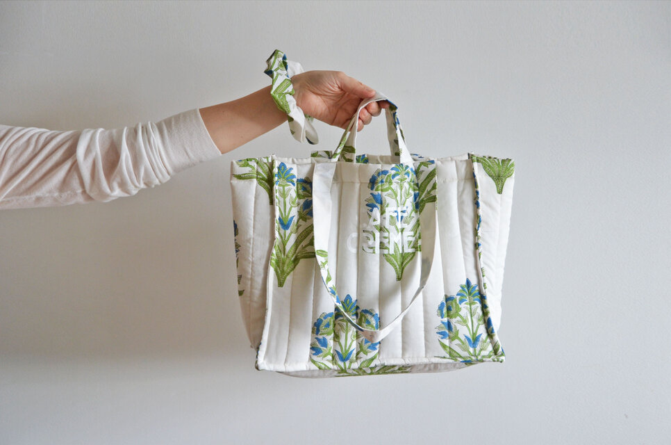 最後の1点！キルティングトートバッグ　ハンドブロックプリント　シュシュ付き♪gentiane（ジェンシャン）インド綿