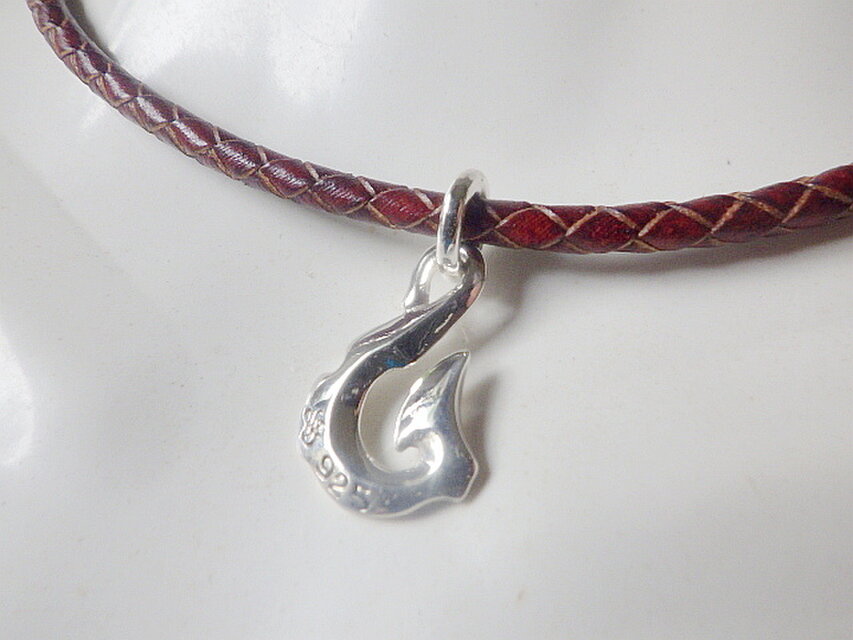 sv925 ☆銀の釣り針☆ シルバー925フィッシュフックの革紐ネックレス