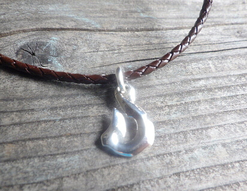 sv925 ☆銀の釣り針☆ シルバー925フィッシュフックの革紐ネックレス