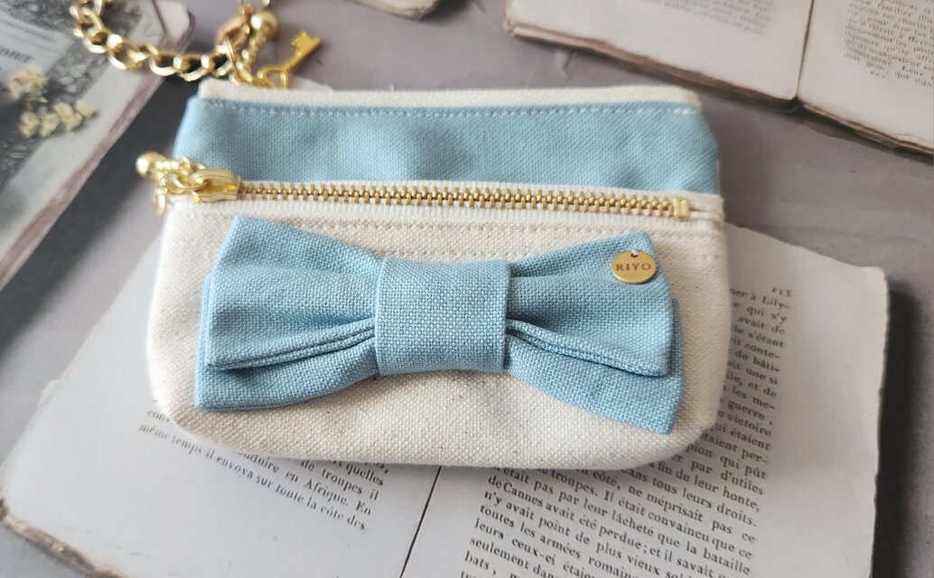 リボンが可愛い小さなダブルファスナーポーチ