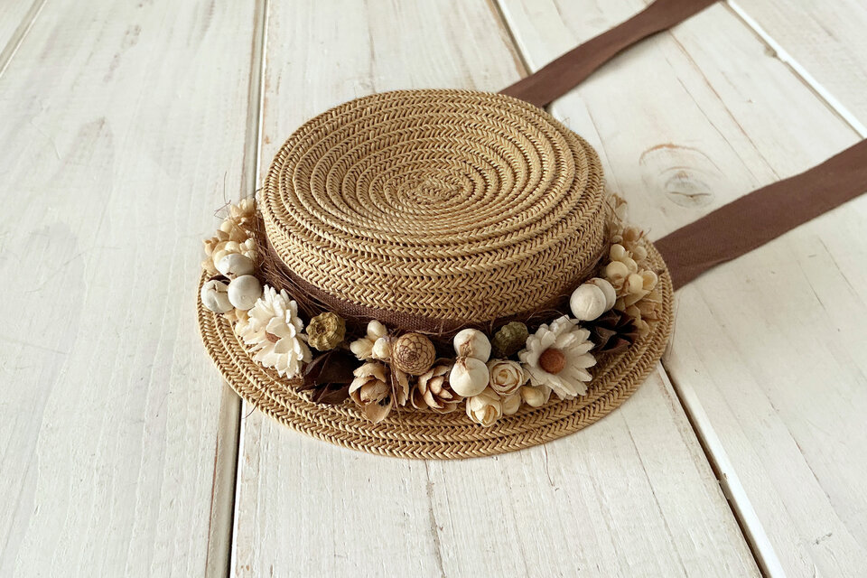 ドール用ドライの木の実付きカンカン帽(ホワイト・内径約6cm)