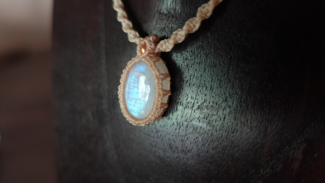 ムーンストーン×マクラメネックレス