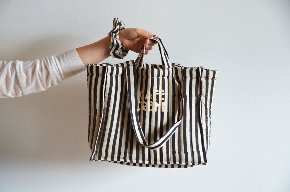 最後の1点！キルティングトートバッグ　ハンドブロックプリント　シュシュ付き♪ charbon (シャルボン)　インド綿