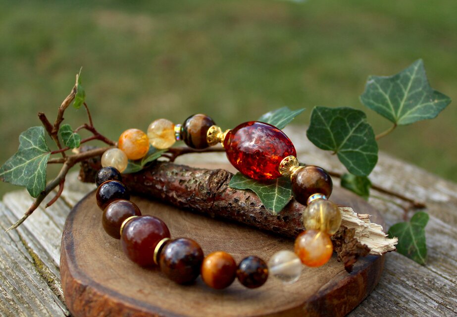 アンバー、ボルダーオパール、ピーターサイト　直感力、予言、勇気、精神的な明晰さ、霊的成長