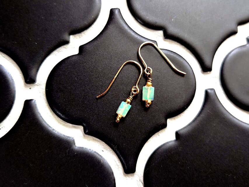 メキシコオパールのキラキラピアス