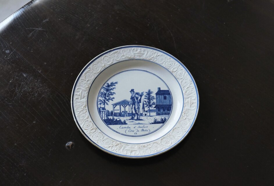 P&H CHOISY ショワジールロワ レリーフ皿 平皿 φ20.7cm フランス