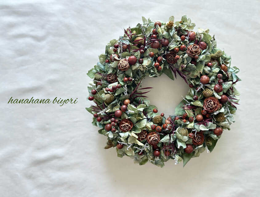 秋紫陽花と赤い実のリース
