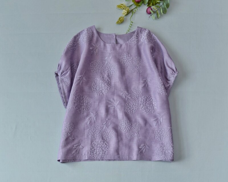 リネン100%総刺繍ゆったり大人可愛い半袖トップス♪の