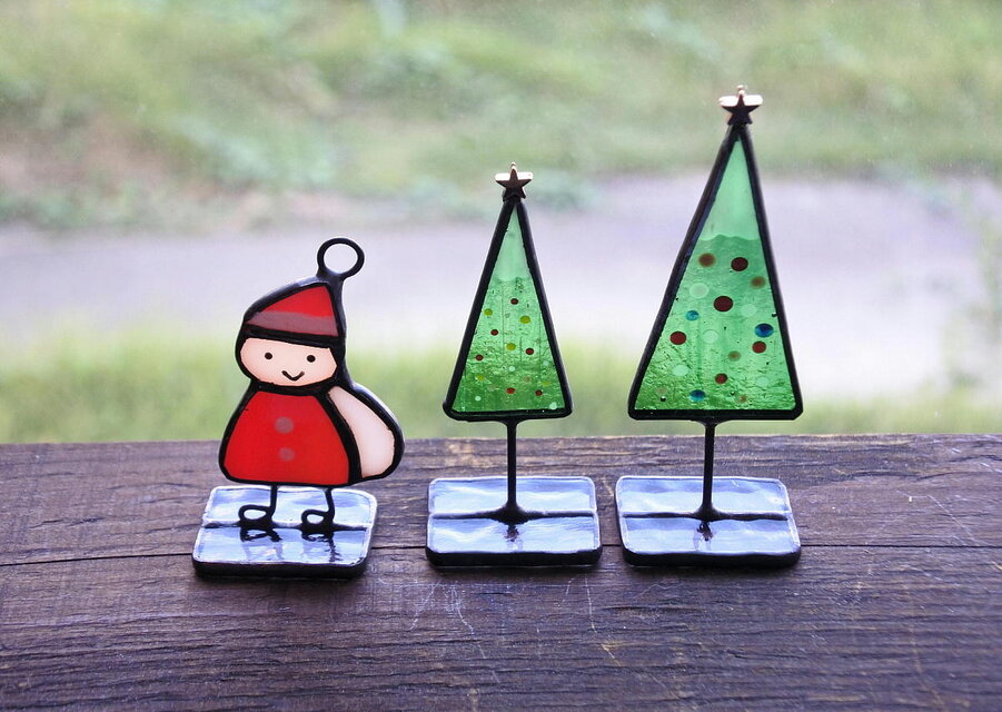 ステンドグラス風クリスマス置物 サンタ くんとツリーのミニオブジェ 置物 ステンドグラス クリスマス X