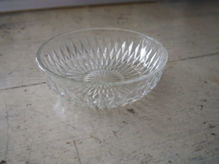 昭和レトロガラス ダイヤカット紋様ガラス鉢 一客 | iichi 日々の