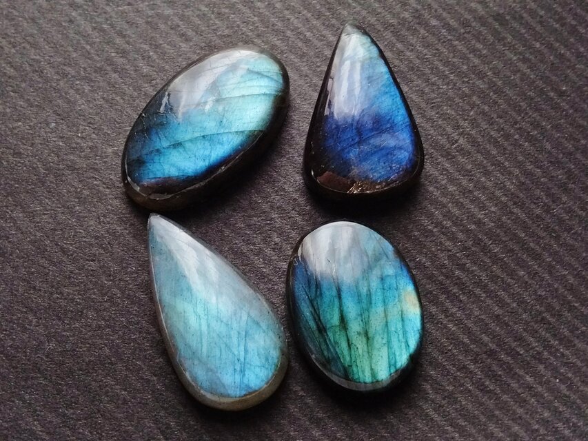 ラブラドライト 4個セット　ルース 24