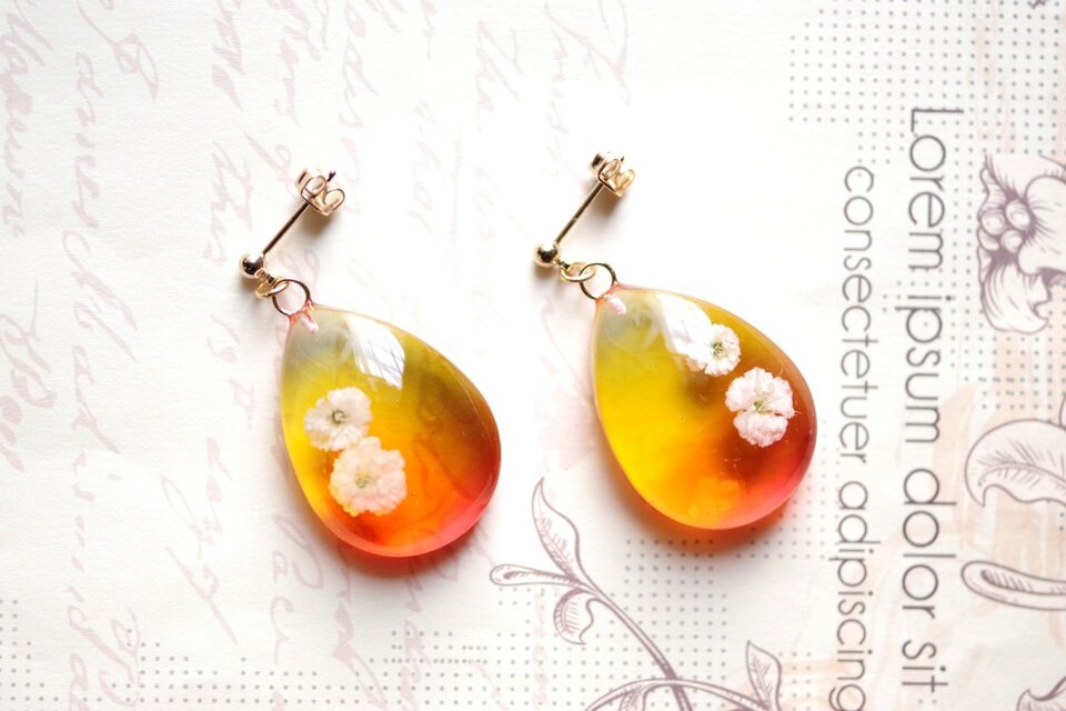 レジンアート　ドロップピアス〈傾く太陽〉