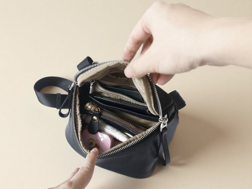 本革 ナッパレザー ボディバッグ ミニショルダー ブラック 男女兼用