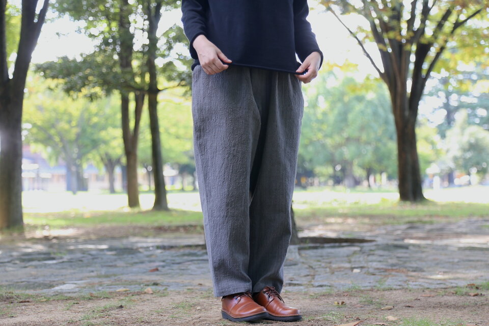 墨染の深みグレーズボン