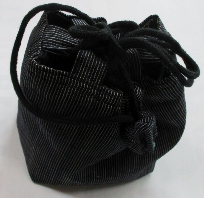 ８４４１　縞柄の着物で作った信玄袋　＃送料無料