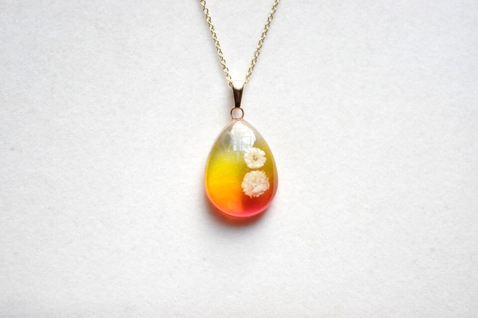 レジンアート　ドロップペンダント〈傾く太陽〉