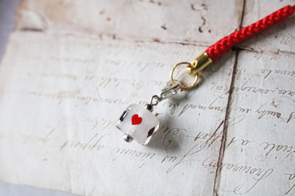 とんぼ玉＊ガラスの根付「トランプ」　（カニカン付き）