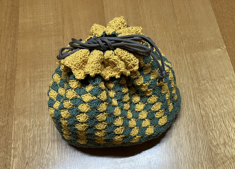 松編み巾着(手編み) | iichi 日々の暮らしを心地よくするハンドメイド