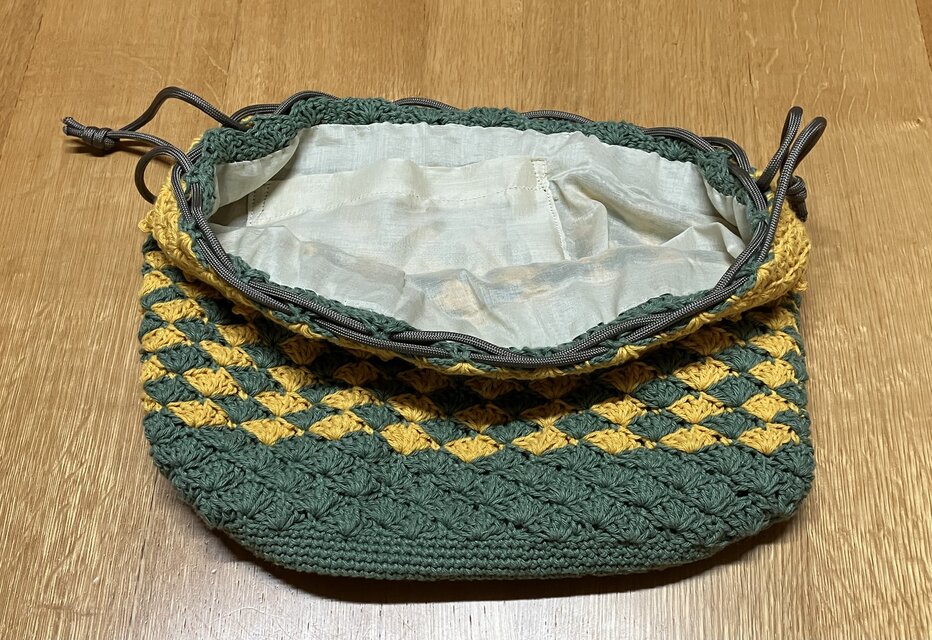 松編み巾着(手編み) | iichi 日々の暮らしを心地よくするハンドメイド