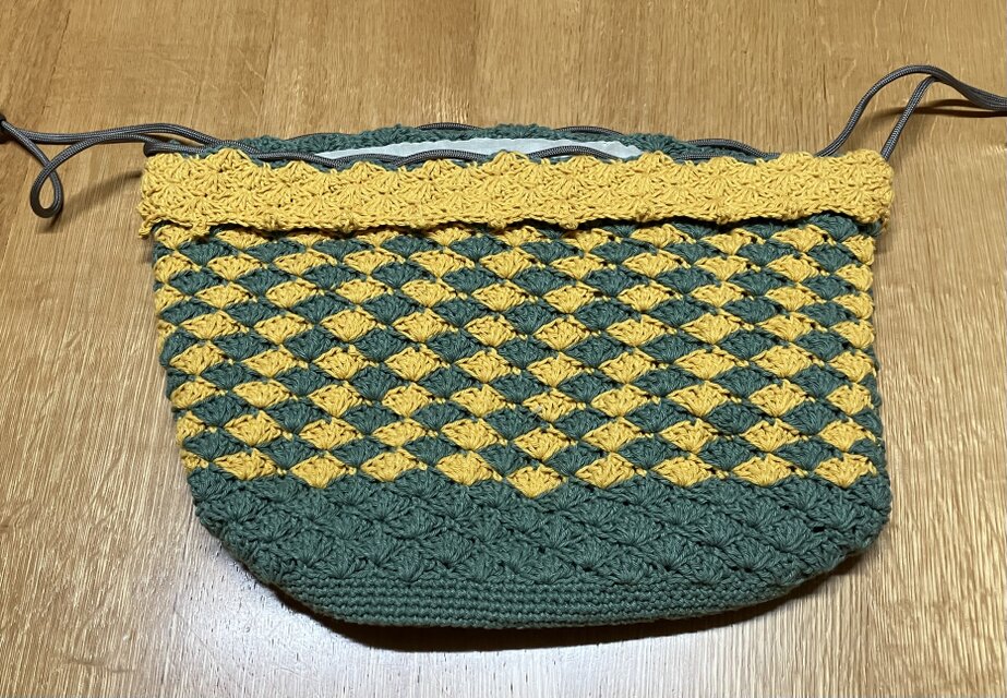 松編み巾着(手編み) | iichi 日々の暮らしを心地よくするハンドメイド