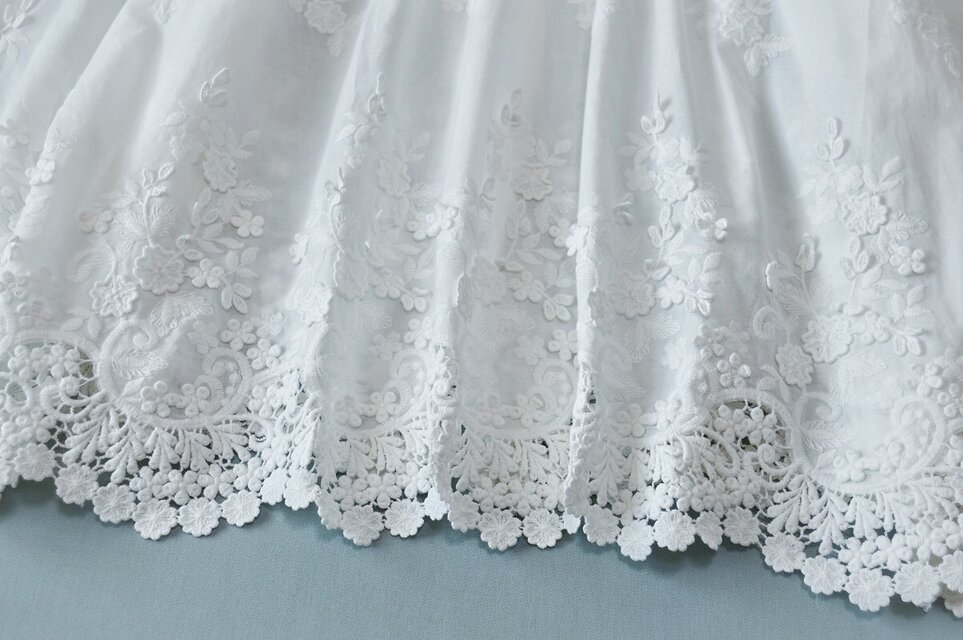 コットン100%立体刺繍小衿付きバルーンスリーブ大人可愛い長袖トップス