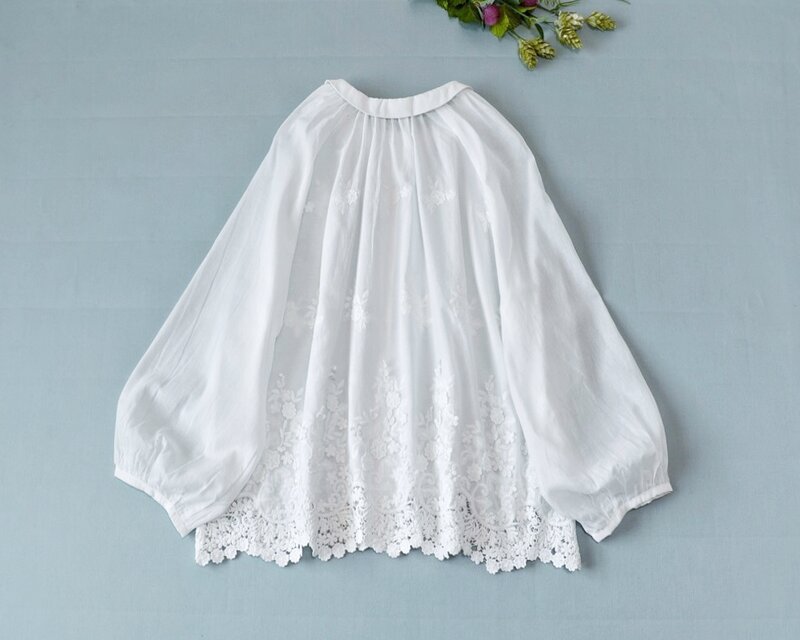 コットン100%立体刺繍小衿付きバルーンスリーブ大人可愛い長袖トップス
