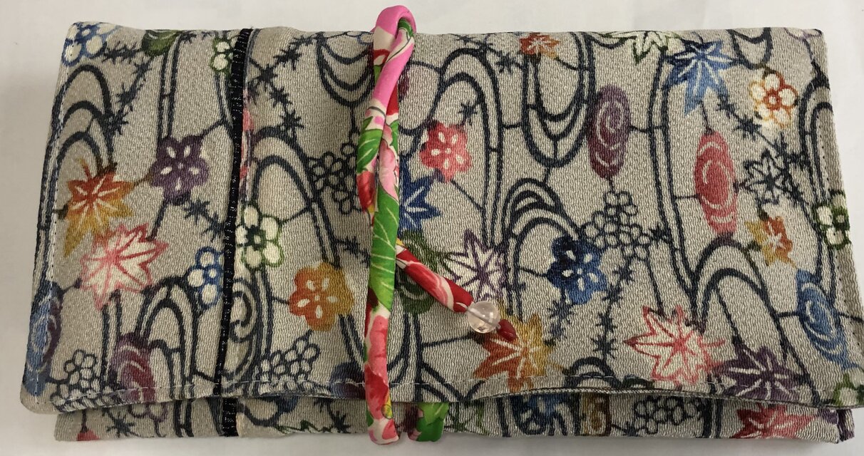 ８４４３　琉球紅型の着物で作った和風財布・ポーチ