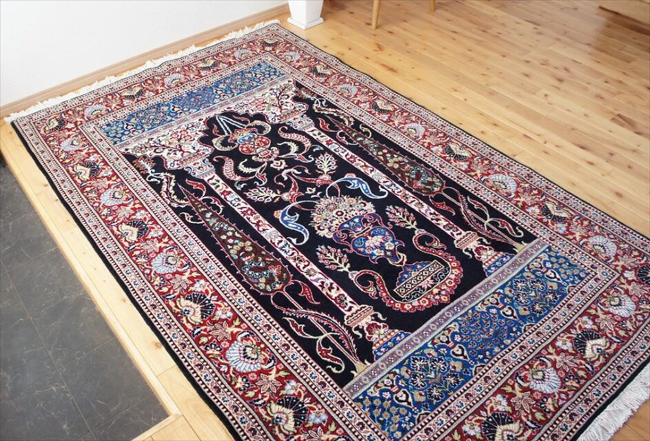 ペルシャ絨毯 カシャン産 220×140cm 黒色 糸杉柄 メフラブ 伝統工芸品