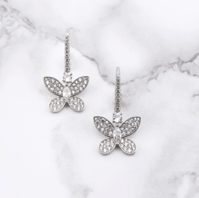 幸せのパピヨン【高品質！送料無料！当日配送！】モアサナイト　ピアス　バタフライ　蝶々